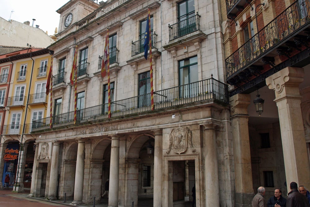 Lacalle citará mañana a los números 1 de los partidos que han entrado en el Ayuntamiento para perfilar el pleno de toma de posesión