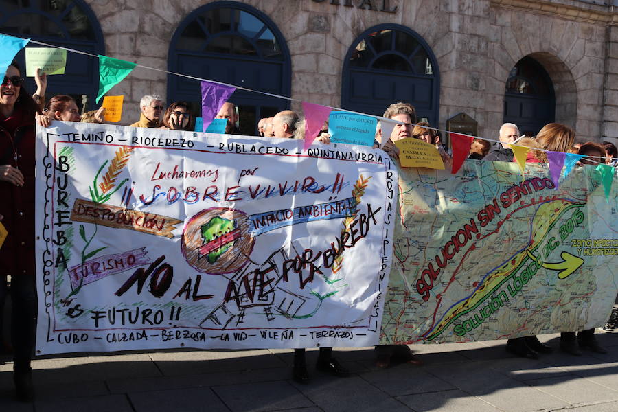 La asociación Bureba es Futuro se ha manifestado en Burgos para exigir un cambio en el trazado del AVE al País Vasco