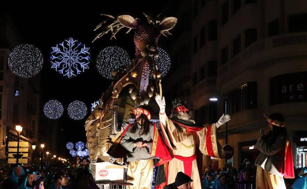 Una cabalgata cargada de regalos para la Noche de Reyes