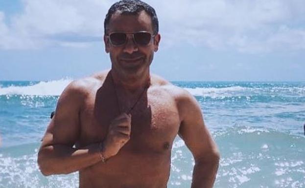 J. J. Vázquez, de vacaciones junto a Eliad Cohen, concursante en 'Supervivientes'