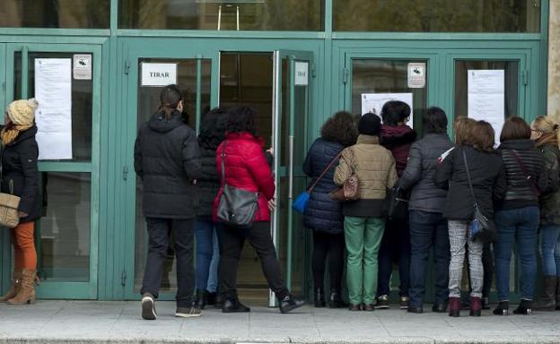 El juzgado da la razón a la Junta en la anulación del polémico examen de personal de servicios