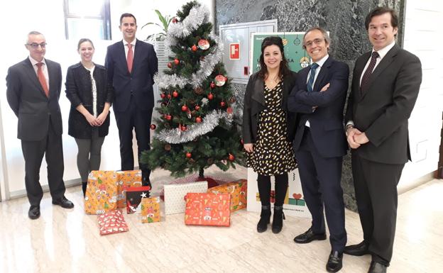 Ibercaja entrega 571 regalos gracias a la solidaridad de sus empleados