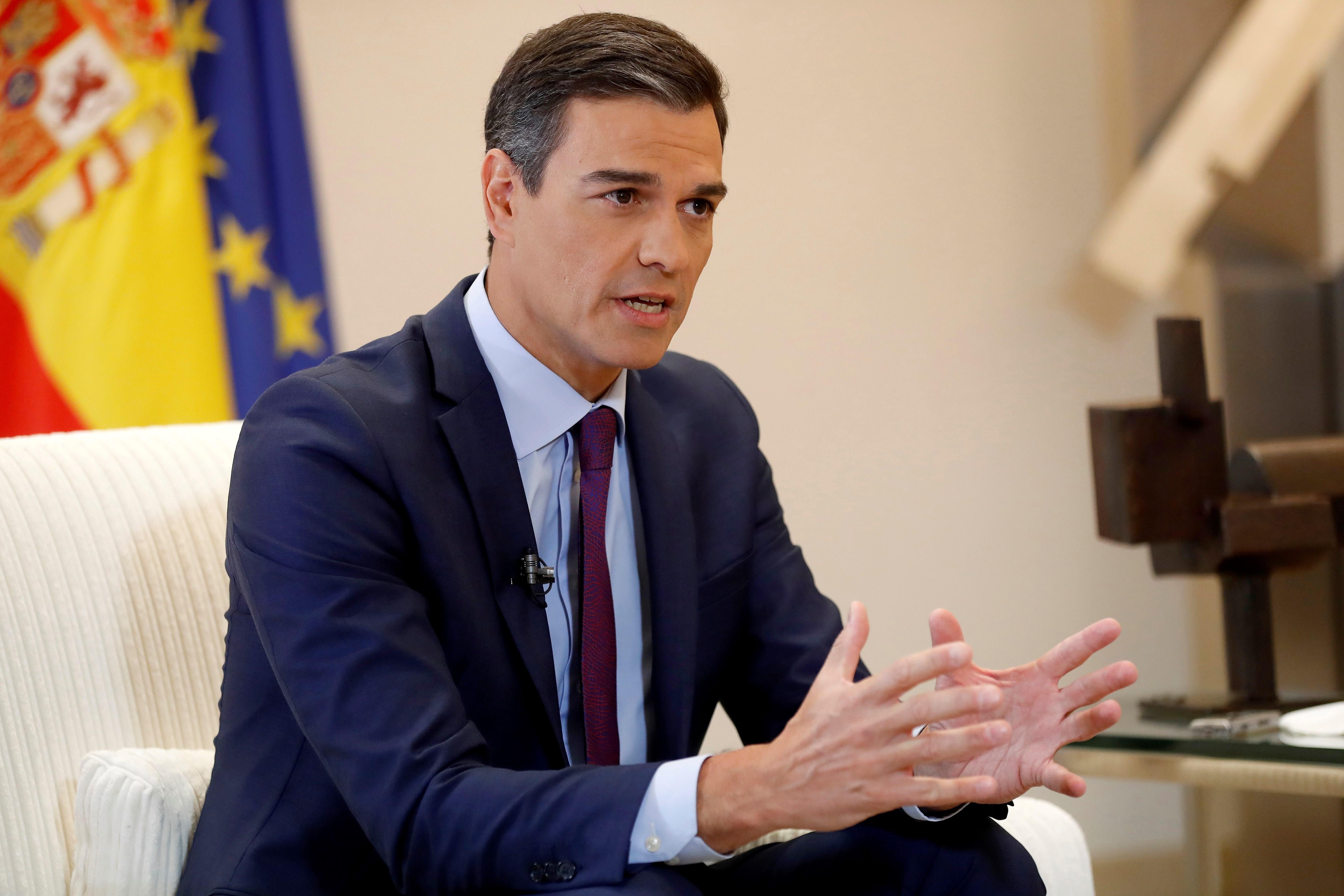 El Gobierno de Pedro Sánchez recurre la Ley de Caza de García-Page