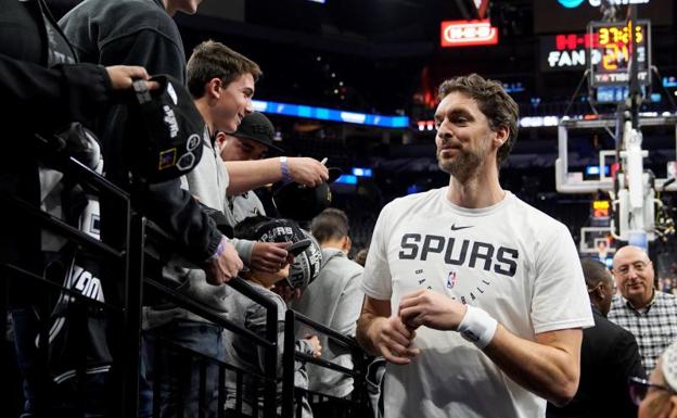 Pau Gasol recupera la titularidad con los Spurs