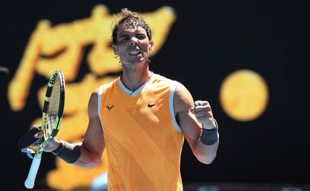 Nadal pasa al ataque en el calor de Melbourne