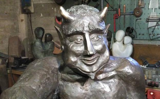 La controversia por la estatua del diablo de Segovia llega a Nueva Zelanda, China y Sudáfrica