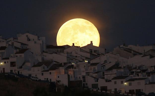 Noche de superluna sangrienta