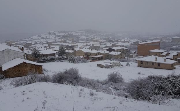 Hoy persiste la alerta naranja por nieve en la provincia y mañana se rebaja a amarilla