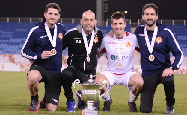 Un profesor y un alumno de la Universidad Isabel I ganan la Copa de Fútbol de Baréin