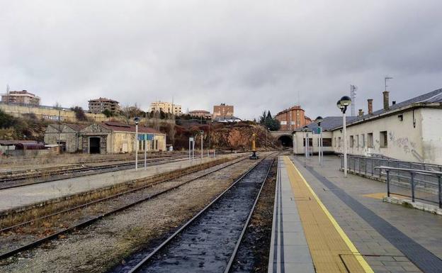 La Alta Velocidad sume en el olvido a la red convencional del ferrocarril en Castilla y León