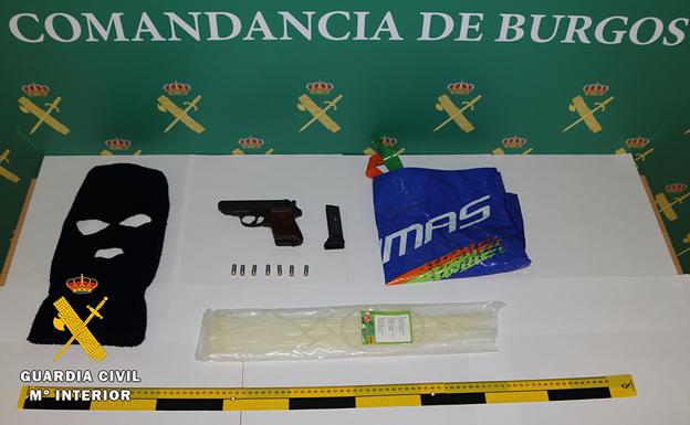 La Guardia Civil localiza la pistola utilizada, supuestamente, en el asalto en Monasterio de Rodilla