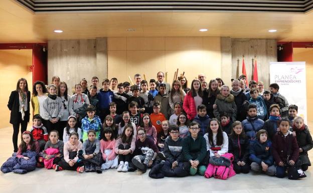 Las Cooperativas escolares de 'Planea Emprendedores' registran sus estatutos en la Junta