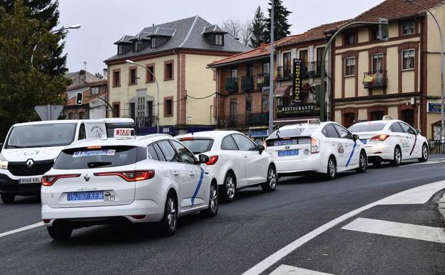 El taxi se reivindica como servicio público y mantiene 'a raya' a los VTC en Castilla y León