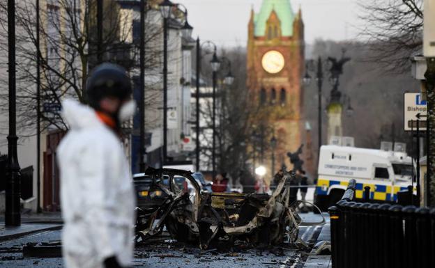 Dos tiroteados en un ataque de «tipo paramilitar» en Derry, Irlanda del Norte