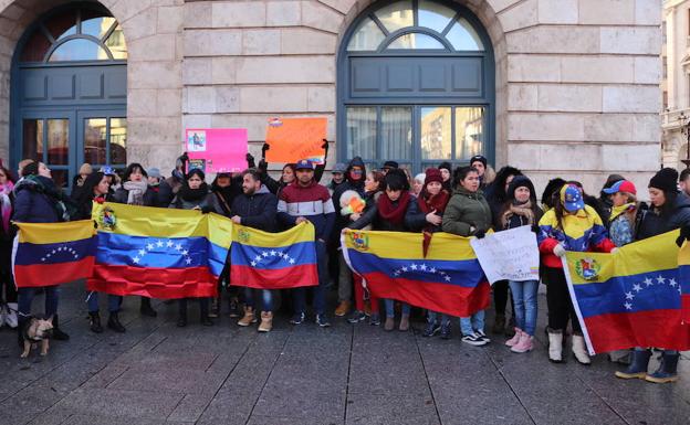 Un centenar de venezolanos claman en Burgos por unas «elecciones libres» en su país