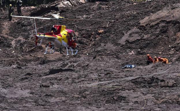 Ascienden a 150 los muertos por la rotura de una presa en Brasil