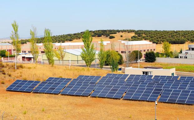 La industria se frena y reduce su consumo eléctrico un 2,5%