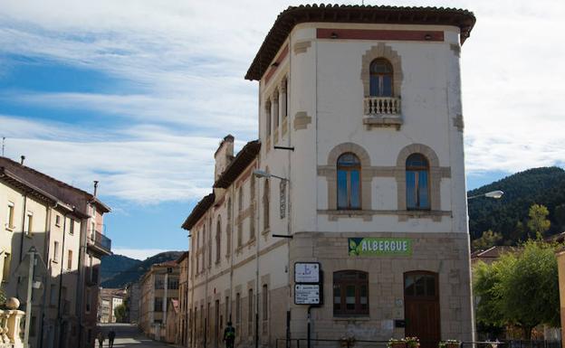 Pradoluengo confirma que reabrirá el albergue tras una reforma de 100.000 euros ante las críticas por el cierre