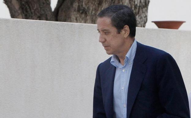 Zaplana abandona el hospital tras recibir el alta hospitalaria