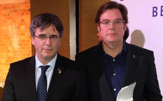 Los autores del documental 'Dos Cataluñas' devuelven un premio entregado por Puigdemont