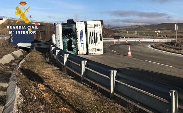Denuncian a un 'profesional' por carecer de las autorizaciones para conducir tras sufrir un accidente