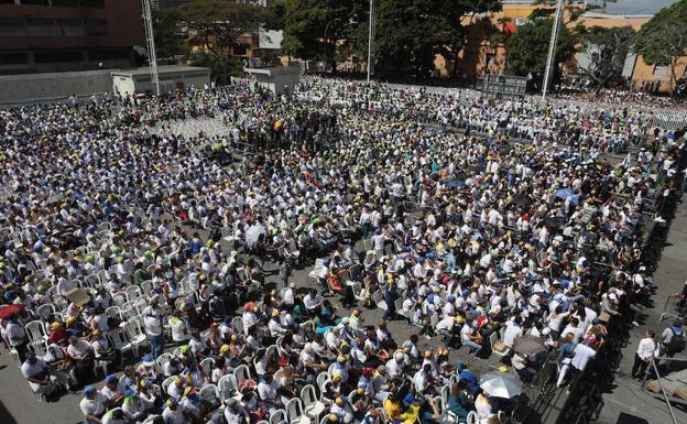 Venezuela inicia una semana crucial en el pulso Guaidó-Maduro por ayuda la humanitaria