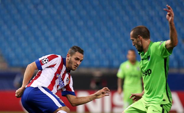 Pjanic y Koke, la batalla por la pelota