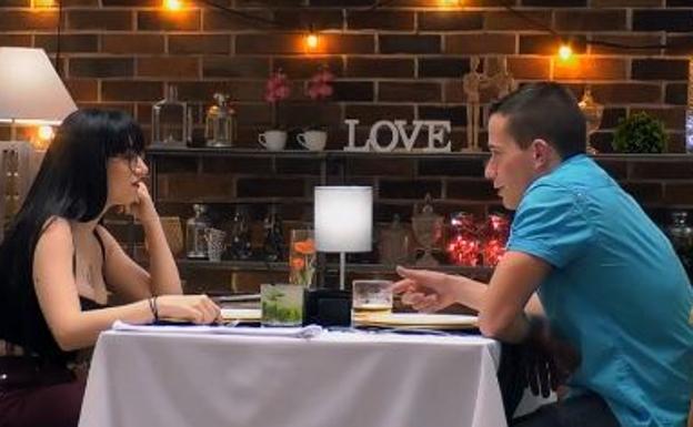 El leonés que se hizo la foto del DNI con un palillo en la boca busca el amor en 'First Dates'