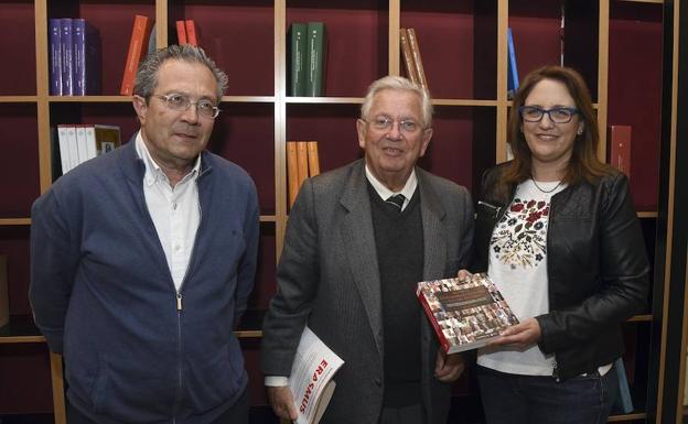 Fernando Jáuregui defiende que los periodistas tienen que «hacer periodismo presencial» y «desarrollar el espíritu crítico»