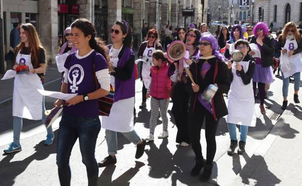 Cacerolada y pitada contra el machismo
