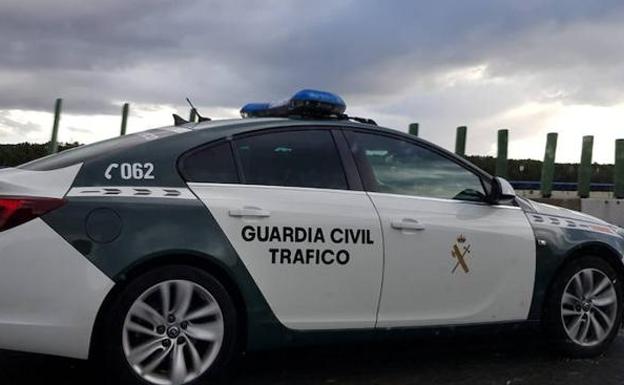 Intenta estrangular a su novia menor de edad mientras conducía en Valencia