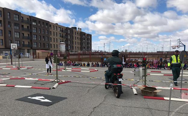 La Guardia Civil visita el Colegio Dominicas de Aranda de Duero dentro de unas jornadas de seguridad vial