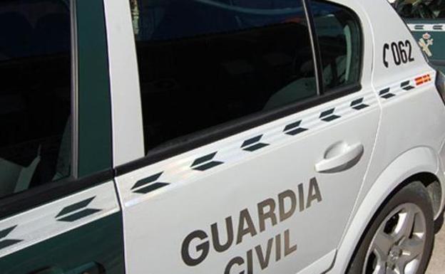 La Guardia Civil auxilia a un hombre de 82 años que sufrió una caída en el monte