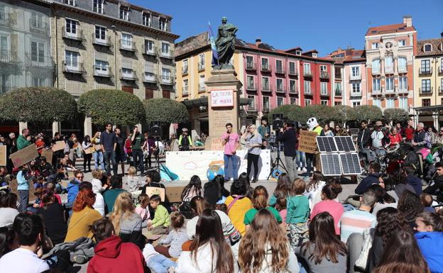 Los jóvenes burgaleses salen a la calle para exigir «acción política contra el cambio climático»