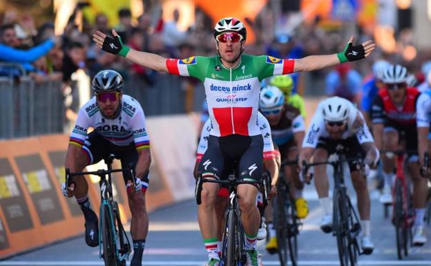 Viviani le arrebata la tercera etapa a Sagan