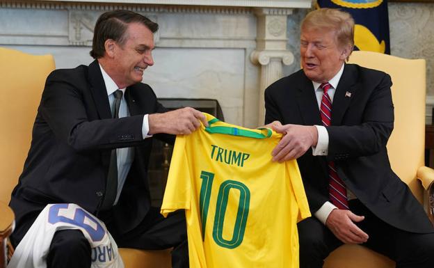 Bolsonaro declara su adoración a Trump