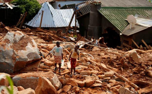 El cólera irrumpe ya en las tierras anegadas por 'Idai'