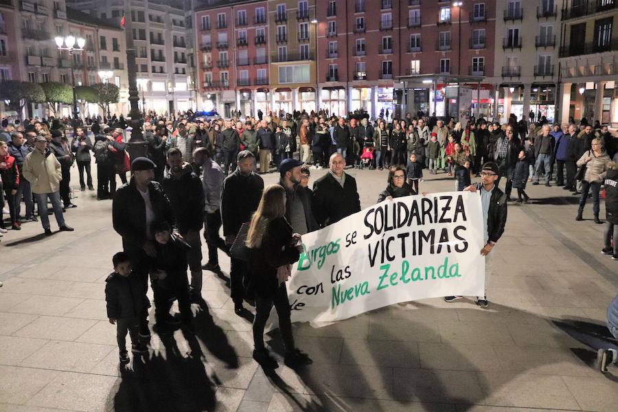 Cientos de personas se solidarizan en Burgos con las víctimas de Nueva Zelanda