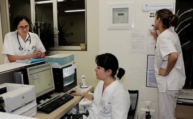 Los pacientes que optan por un seguro privado de sanidad en Castilla y León aumentan el 1,6% por tercer año