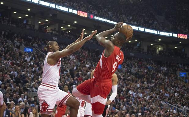 Ibaka ayuda a la victoria de los Raptors