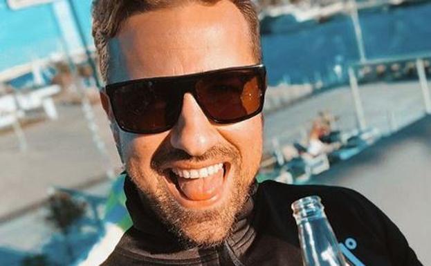 Lluvia de memes por el nuevo corte de pelo de Rafa Mora