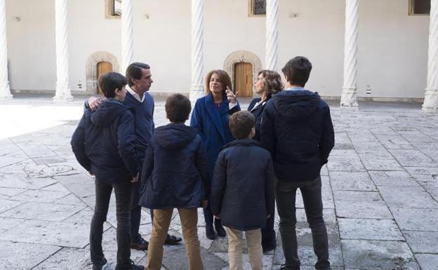 Aznar y sus nietos visitan el Museo Nacional de Escultura de Valladolid