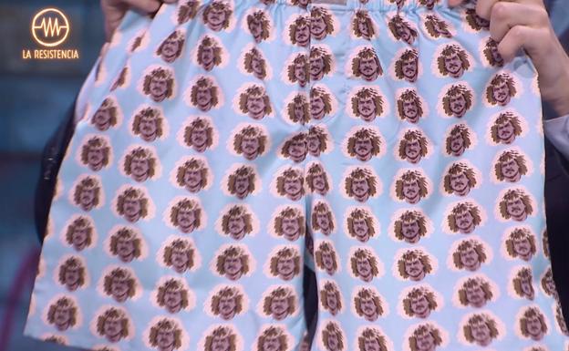 Míchel regala a Broncano unos calzoncillos con la cara de Valderrama