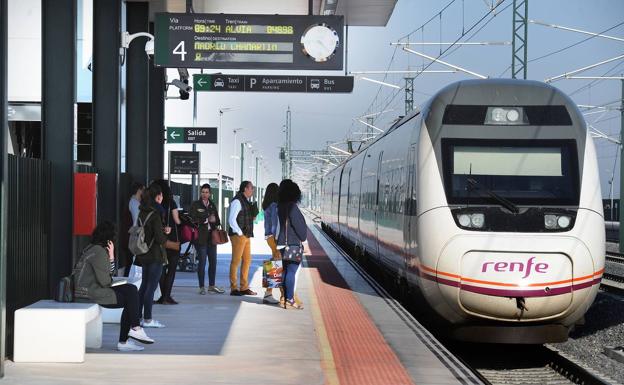 El ferrocarril se desinfla en Castilla y León con la pérdida de 285.000 viajeros en la última década