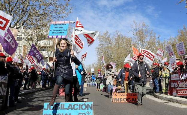 Junta y sindicatos negociarán la recuperación de las 35 horas para los empleados públicos de Castilla y León