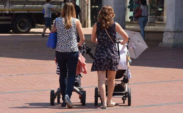 Castilla y León, la comunidad con mayor porcentaje de mujeres de entre 30 y 39 años que no tienen hijos