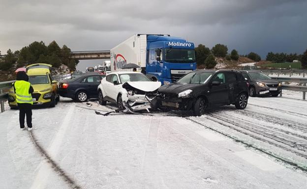 Dos heridos en una colisión múltiple ocasionada por el granizo en Cogollos