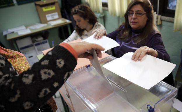 Castilla y León pierde 1.813 electores residentes entre el 28-A y el 26-M