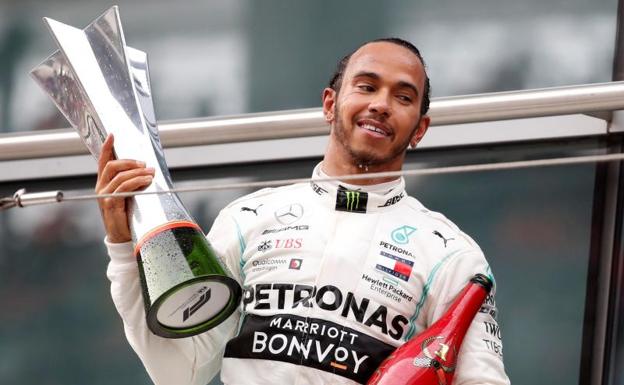 Hamilton vuelve a subirse al trono en China