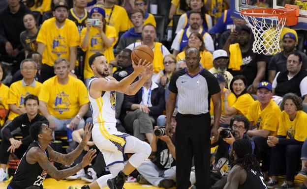 Los Warriors comienzan los 'playoffs' con pulso firme